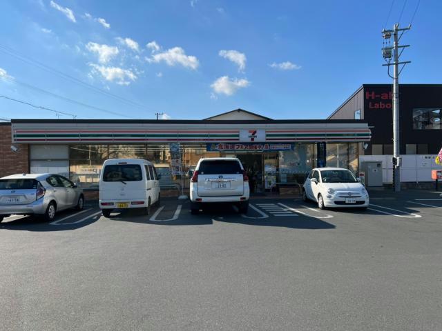 コンビニ　セブンイレブン浜松芳川店（コンビニ）まで118m