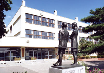小学校　羊丘小学校（小学校）まで1093m