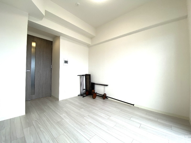 居室・リビング　白を基調にした明るいお部屋です。