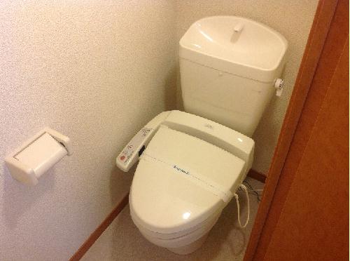 トイレ　温水洗浄便座のため冬でも快適に使えます☆