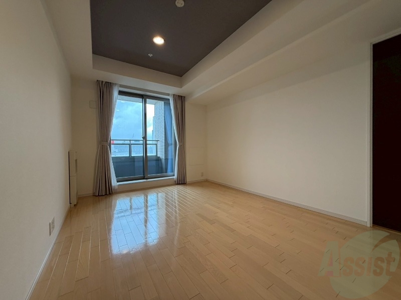 その他部屋・スペース　寝室はこちらです。光が差し込む、温かみのあるお部屋です。