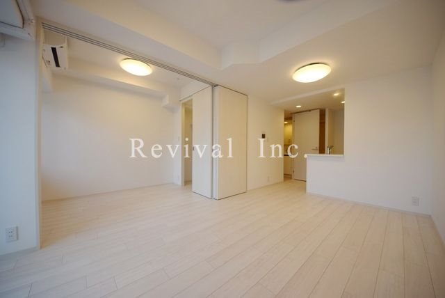 居室・リビング　広々したリビングでございます