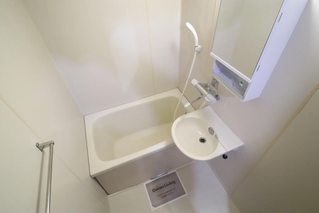 バス・シャワールーム　清潔なバスルームでゆっくり疲れを癒してください！