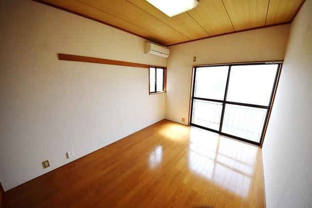 居室・リビング　★陽当たりのよい洋室ですね★