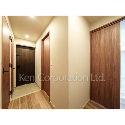 玄関　同タイプ12階のお部屋を撮影。仕様が異なることがあります。