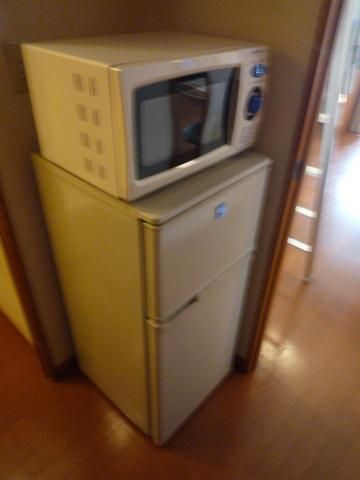 キッチン　電子レンジと冷蔵庫