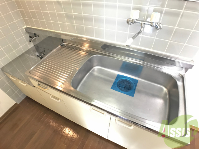 キッチン　シンプルなキッチンですシンクが広くてお料理もしやすそう。