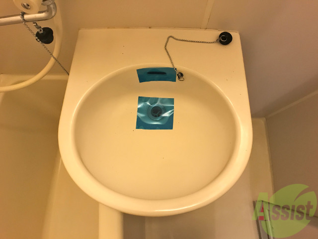 洗面設備　洗面台です。シンプルなつくりなので、お手入れしやすそうです。