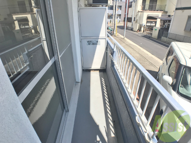 バルコニー　こちらはバルコニー。洗濯物が干せるようになっています。