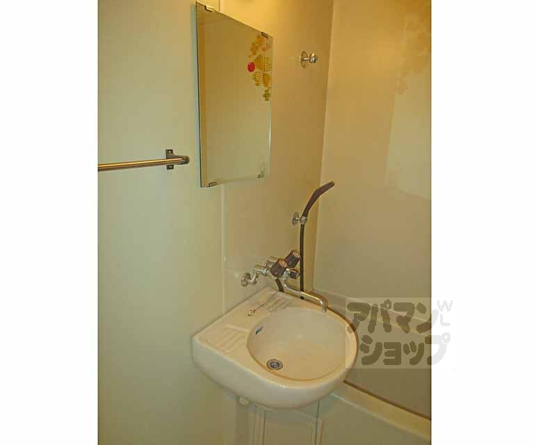 洗面設備　きれいな洗面台ですね