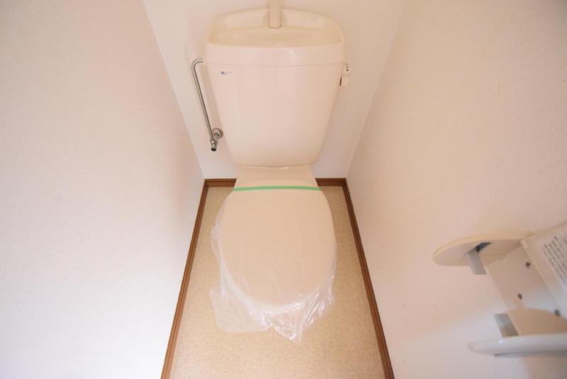 トイレ　トイレ　※温水洗浄便座に変更予定です！