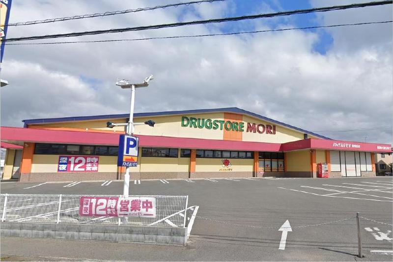 ドラックストア　ドラッグストアモリ東梶返店（ドラッグストア）まで500m