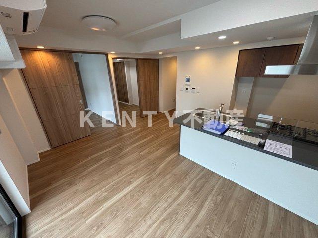 居室・リビング　こちらのリビングで趣味の時間をお楽しみください