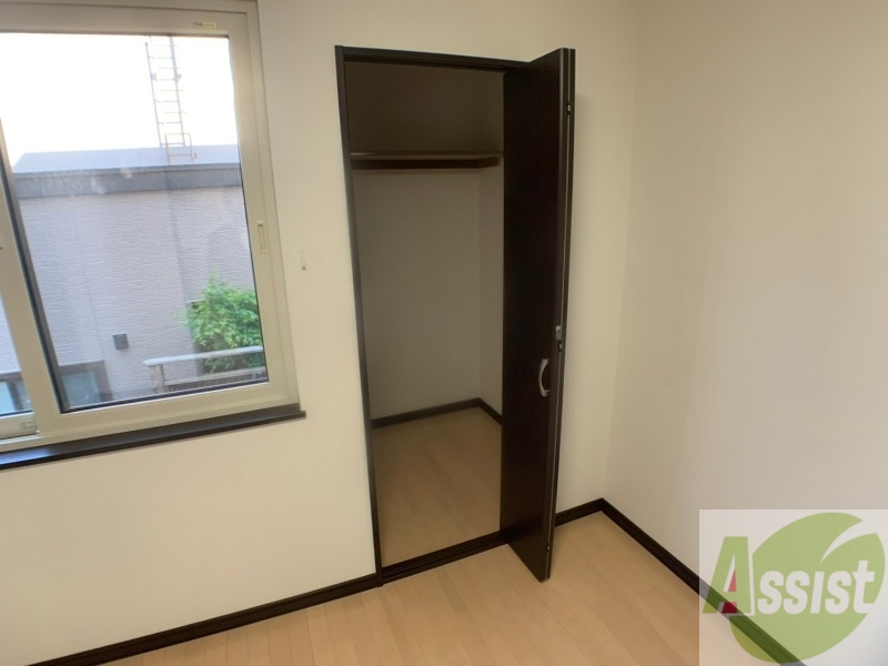 収納　寝室の収納です。部屋がすっきり片付きます。