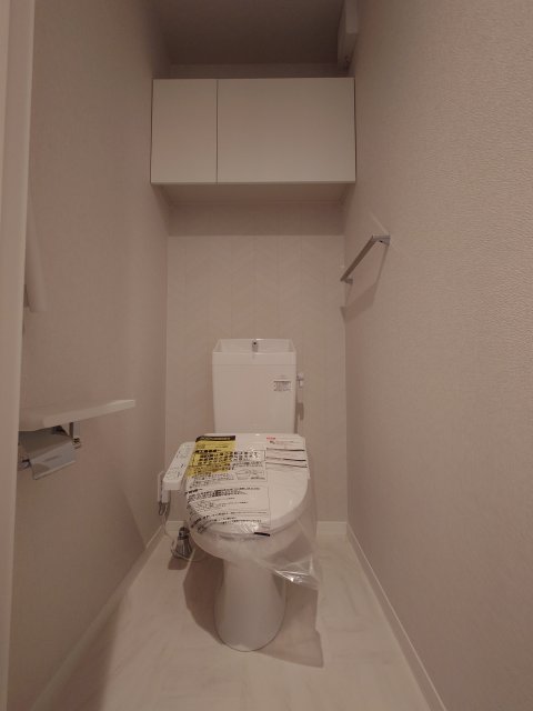 トイレ　同物件別号室の写真です。