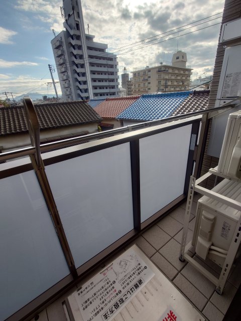 バルコニー　同物件別号室の写真です。