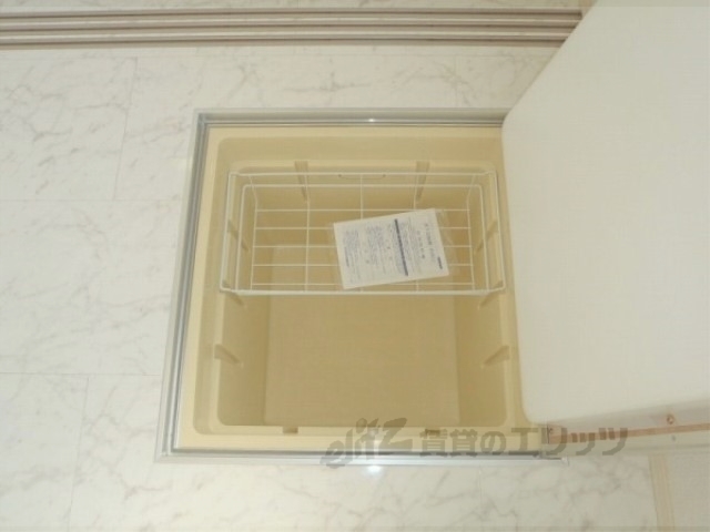 収納　床下収納付き