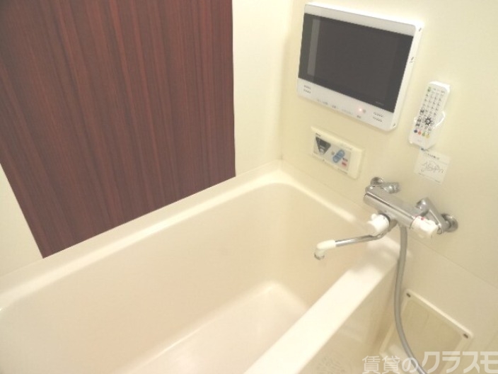 バス・シャワールーム　なんと浴室テレビ付きです☆ゆっくり半身浴をしながらどうぞ♪