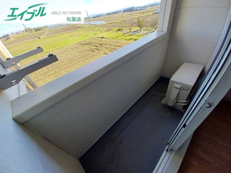 バルコニー　同物件別部屋反転タイプ