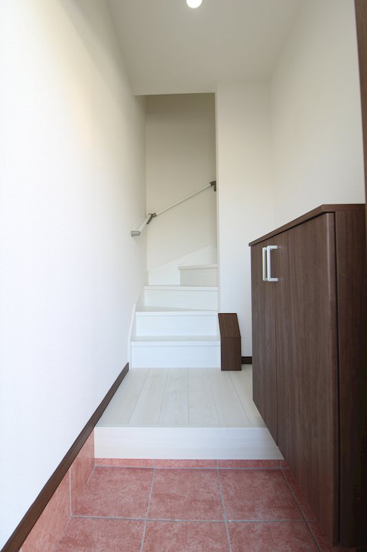 玄関　同タイプ物件写真参照