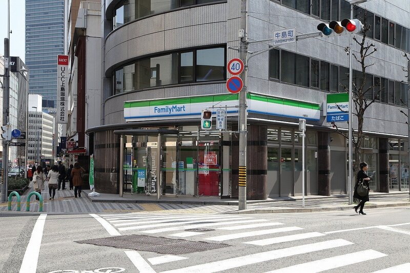 コンビニ　ファミリーマート牛島町店（コンビニ）まで88m