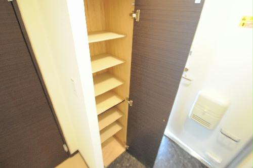 玄関　実際のお部屋と異なる場合がございます。