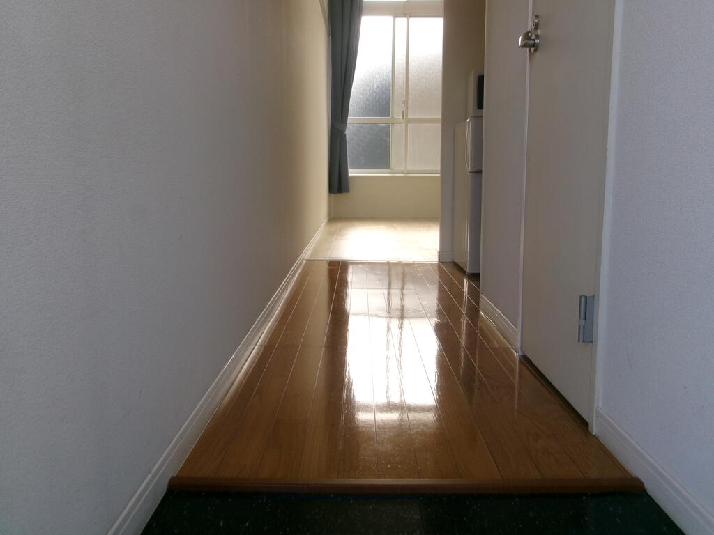 玄関　明るい居室です。