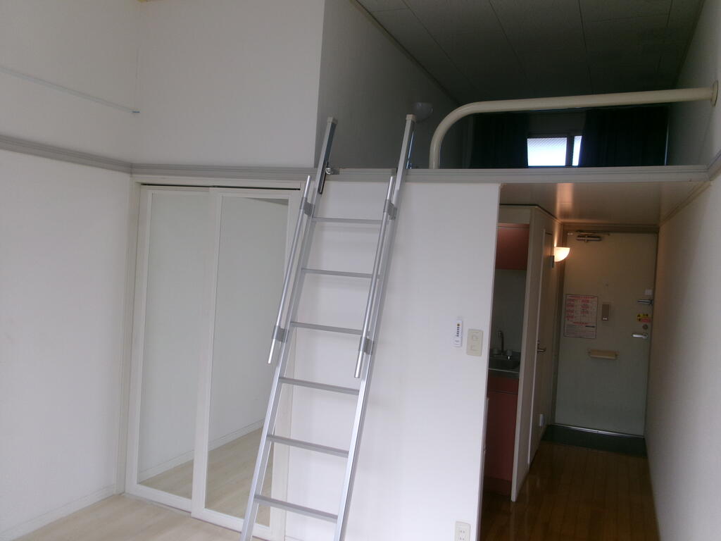 居室・リビング　ロフト付きです。