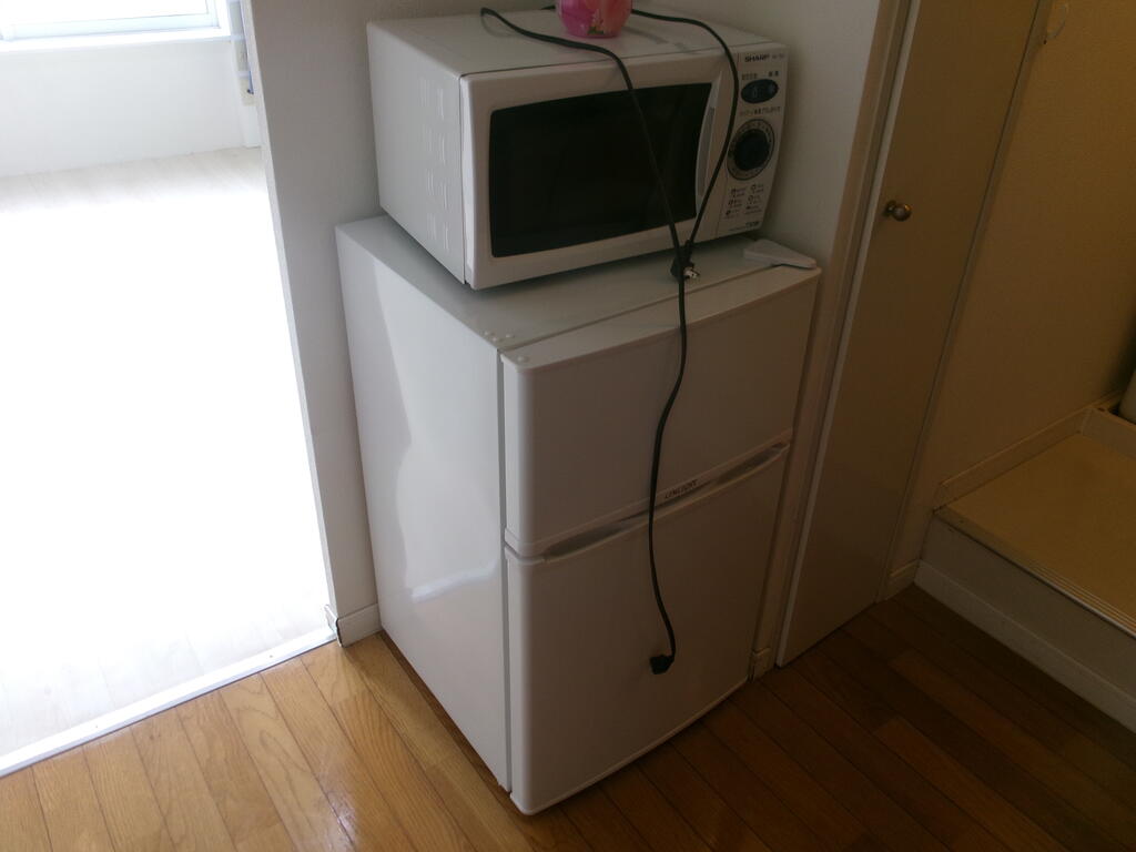 その他設備　冷蔵庫と電子レンジ。