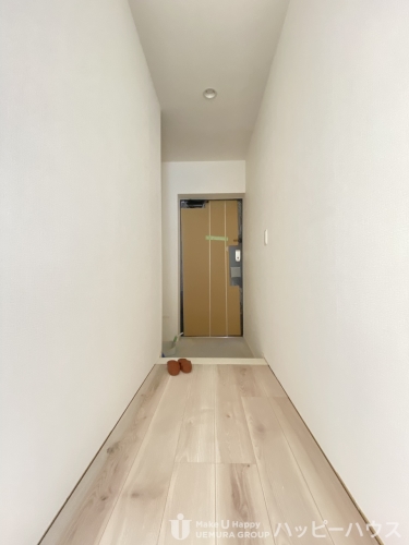 玄関　別物件の参考写真です。色等は異なります。