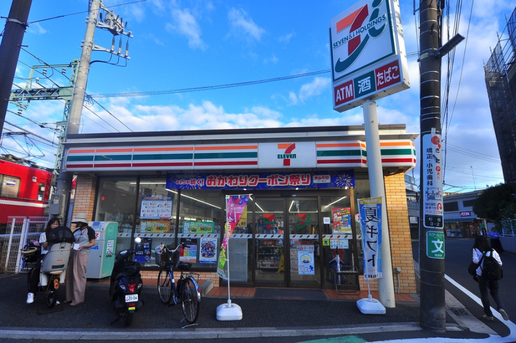コンビニ　セブンイレブン 横浜杉田3丁目店（コンビニ）まで306m