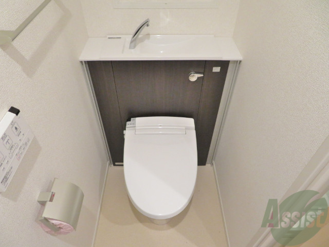 トイレ　おしゃれなトイレになっております。広いですね