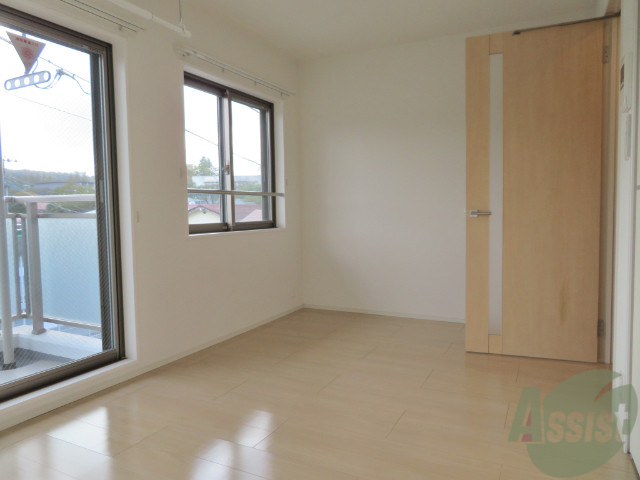 その他部屋・スペース　窓が２か所あって、部屋が明るくていいですね