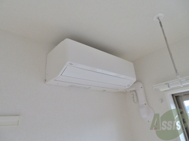 その他設備　エアコンももちろん付いております。室内物干に向いております