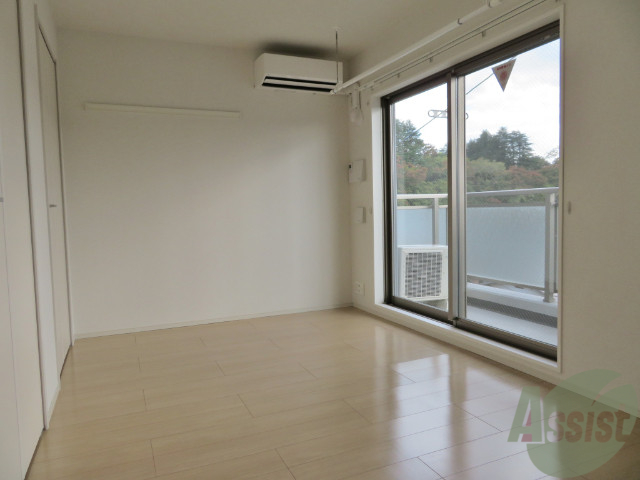 居室・リビング　陽当たりの良さそうな、７帖の広さの洋室となります。