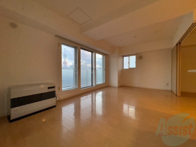 居室・リビング　リビングです。窓が大きくて明るいですね！