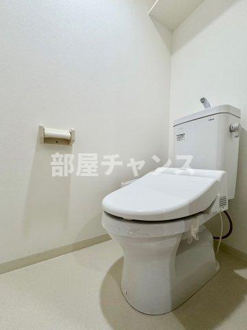 トイレ　落ち着いた色調のトイレです