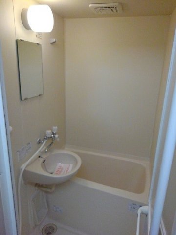 バス・シャワールーム　お風呂です