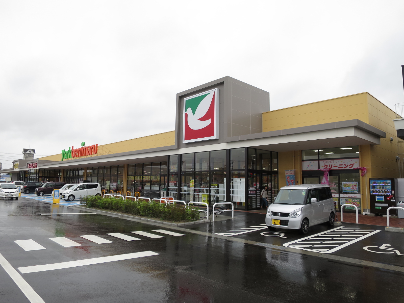 スーパー　ヨークベニマル仙台六丁の目店（スーパー）まで664m