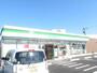 コンビニ　ファミリーマート（コンビニ）まで130m