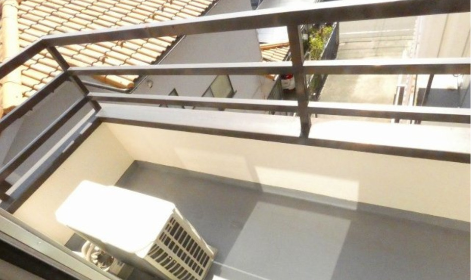 バルコニー　日当たりの良いバルコニー付き