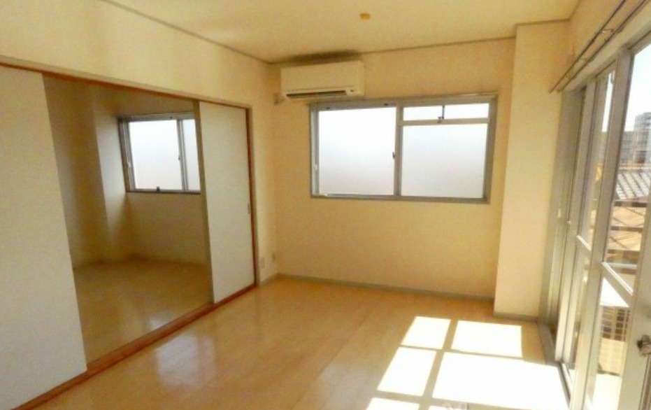 居室・リビング　エアコン付の過ごしやすい洋室です