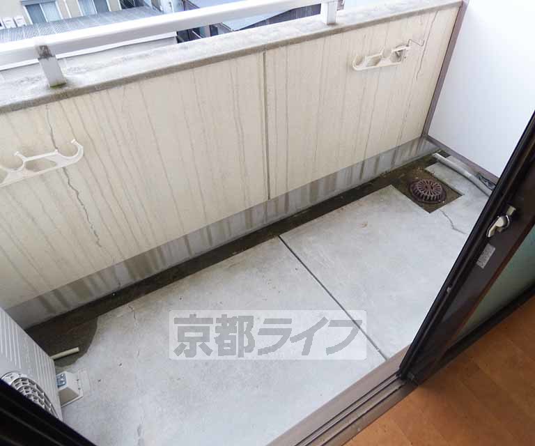 バルコニー　広々としたバルコニーです。