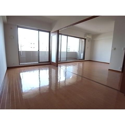 居室・リビング　室内