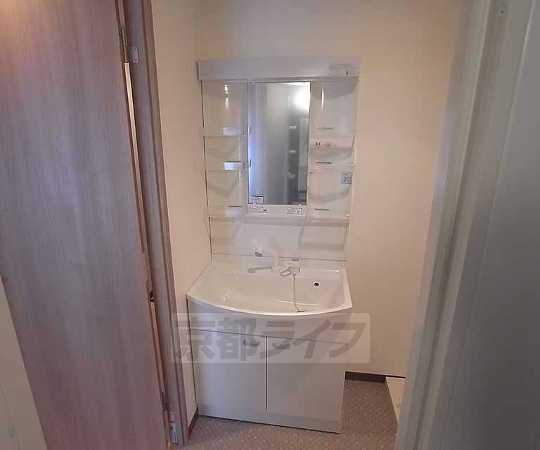 洗面設備　独立洗面台です。