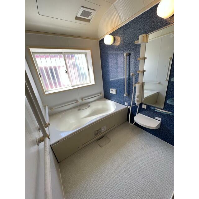 バス・シャワールーム　１階浴室