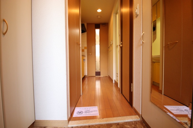 玄関　※別室の参考写真の為、現況優先です。