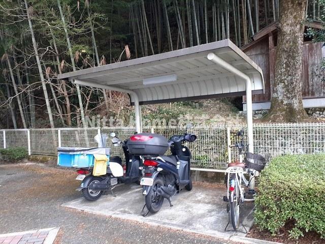 その他共有部分　屋根付き駐輪場も完備♪