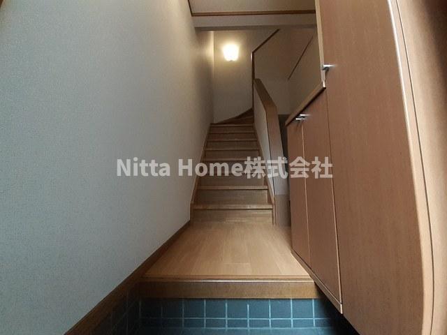 玄関　玄関横にシューズボックスがあります◇