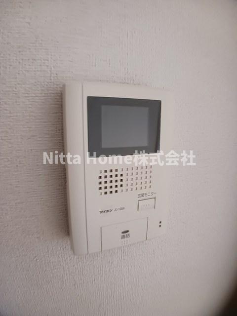 セキュリティ　モニタ付きのインターホン設置済みです！